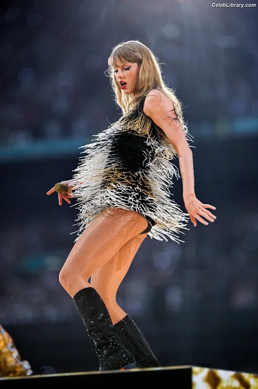 Taylor Swift photo 13 of 4190