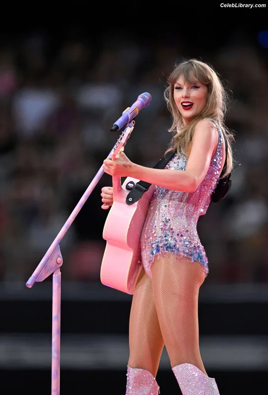 Taylor Swift photo 16 of 4190