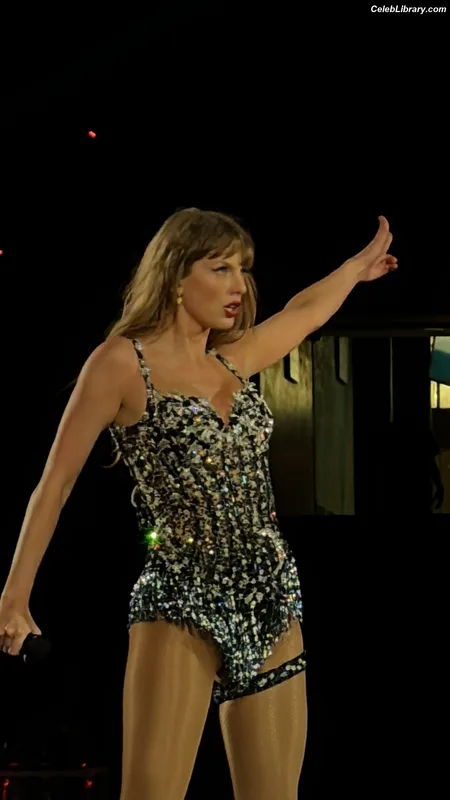 Taylor Swift photo 21 of 4190