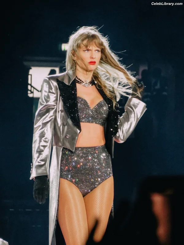 Taylor Swift photo 10 of 4190