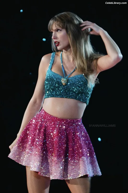Taylor Swift photo 16 of 4190