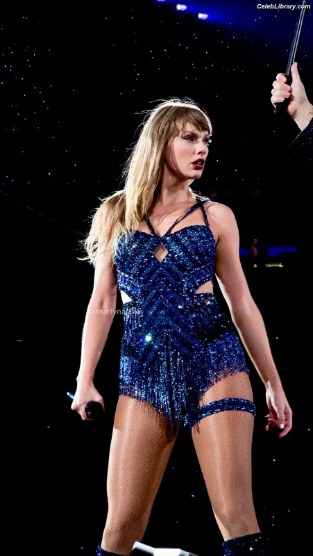 Taylor Swift photo 4 of 4190