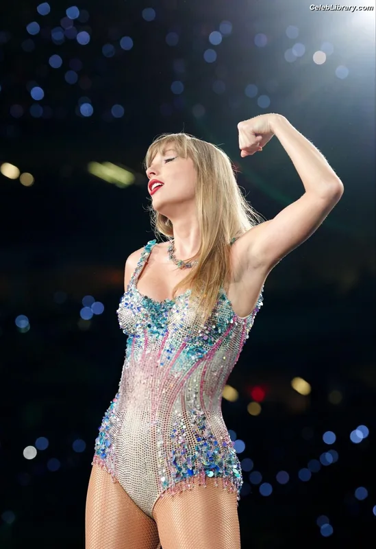 Taylor Swift photo 24 of 4190