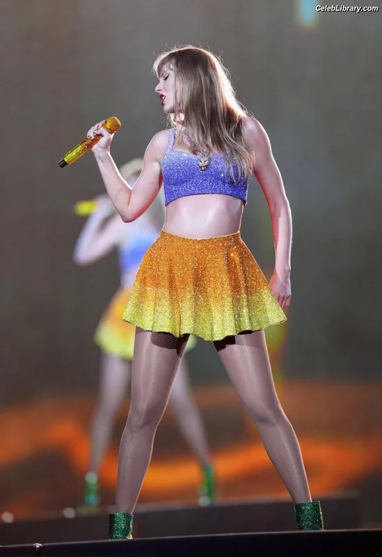Taylor Swift photo 4 of 4190