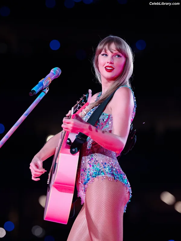Taylor Swift photo 3 of 4190