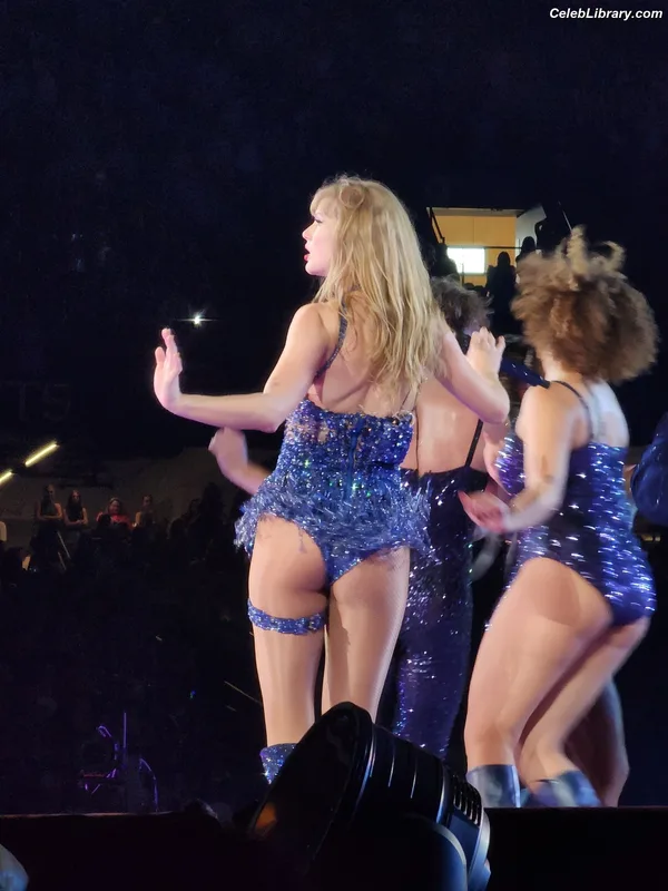 Taylor Swift photo 17 of 4190