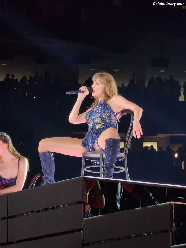 Taylor Swift photo 18 of 4190