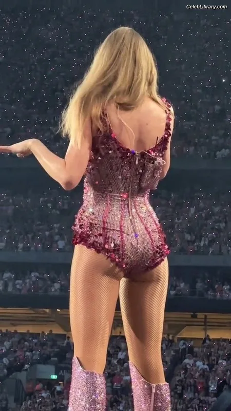 Taylor Swift photo 10 of 4190