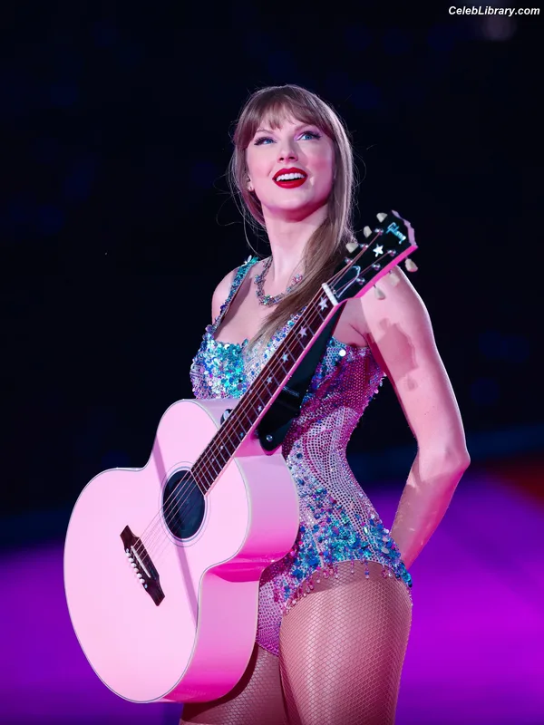 Taylor Swift photo 15 of 4190