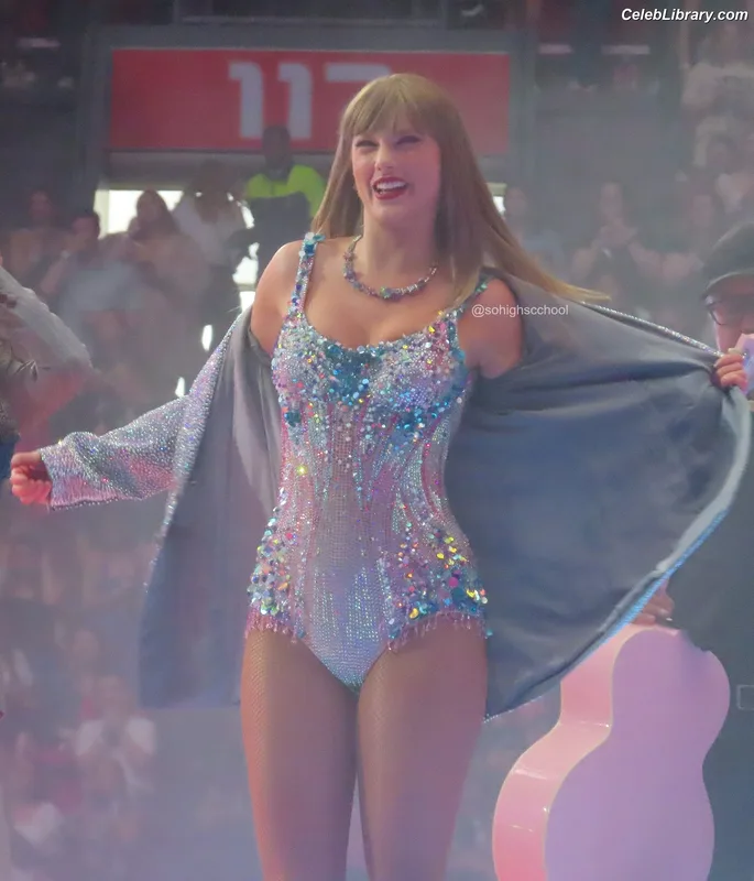 Taylor Swift photo 13 of 4190
