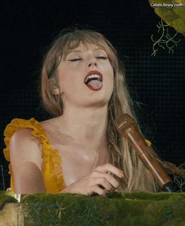 Taylor Swift photo 14 of 4190
