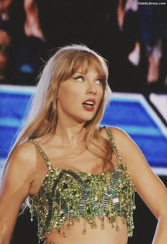 Taylor Swift photo 8 of 4190