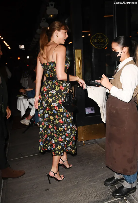 Taylor Swift photo 6 of 4190
