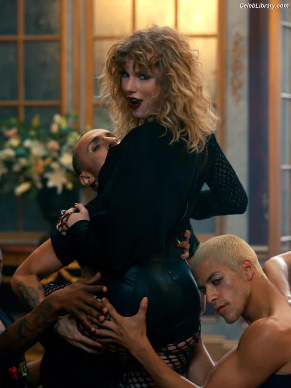 Taylor Swift photo 6 of 4190