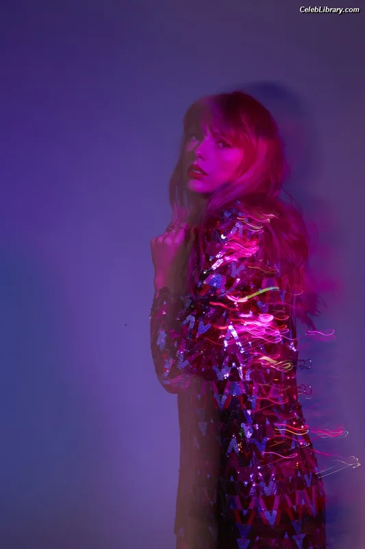 Taylor Swift photo 2 of 4190