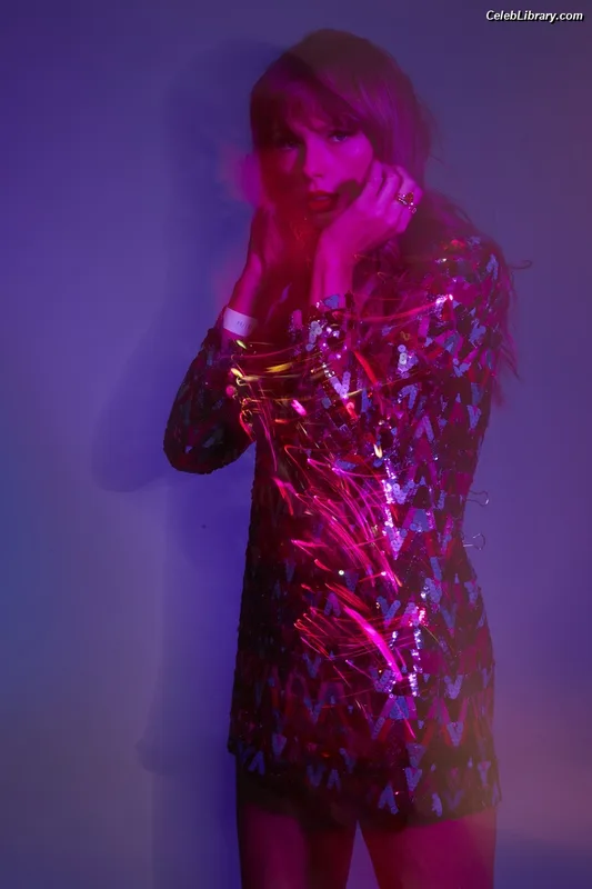 Taylor Swift photo 13 of 4190