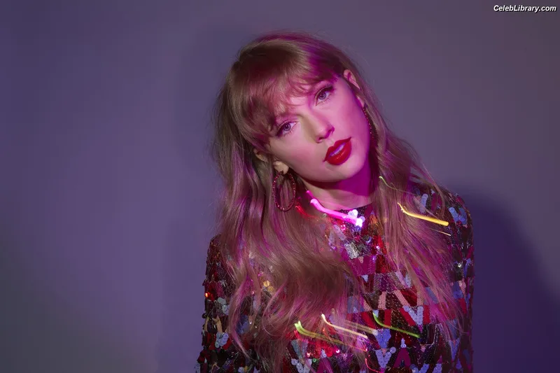 Taylor Swift photo 15 of 4190