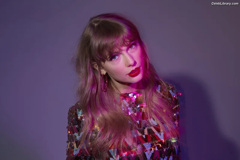 Taylor Swift photo 16 of 4190
