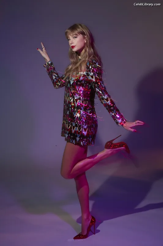 Taylor Swift photo 1 of 4190