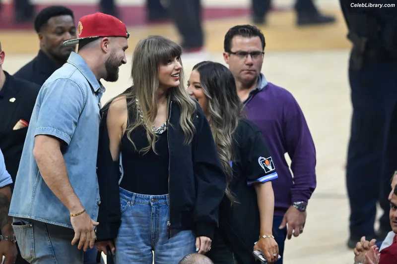 Taylor Swift photo 3 of 4190