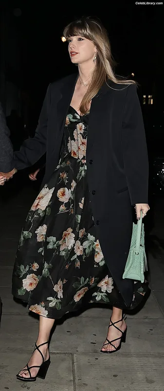 Taylor Swift photo 13 of 4190