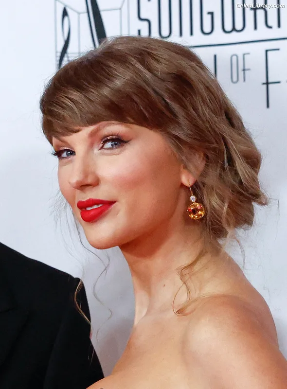 Taylor Swift photo 14 of 4190
