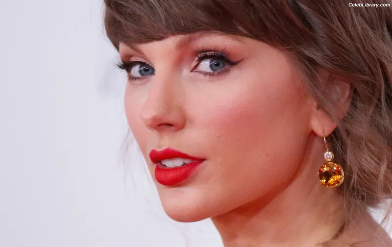Taylor Swift photo 23 of 4190