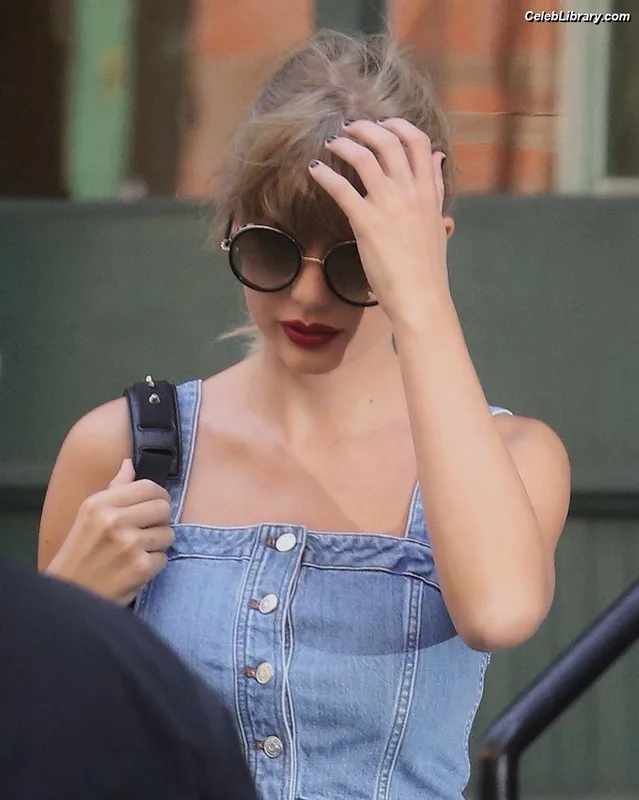 Taylor Swift photo 20 of 4190
