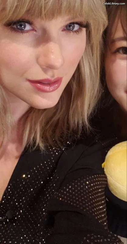 Taylor Swift photo 21 of 4190