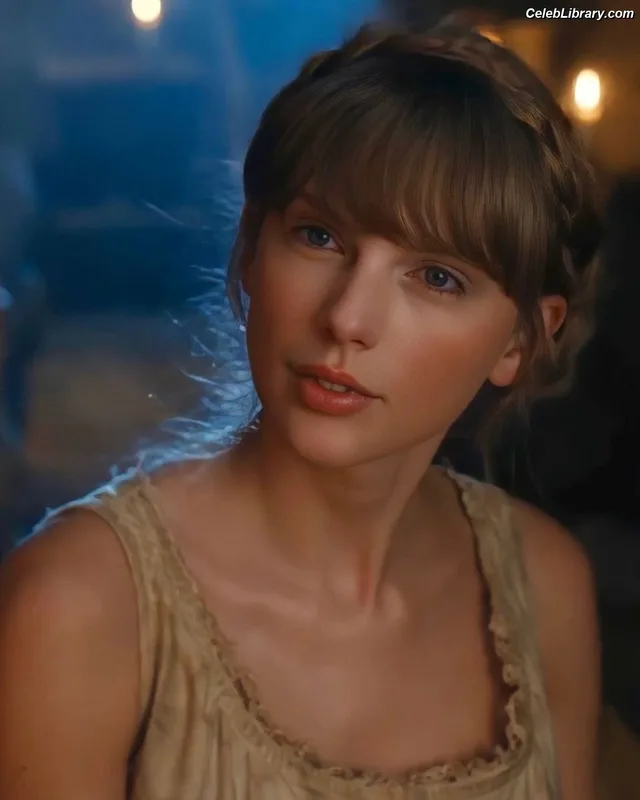 Taylor Swift photo 10 of 4190