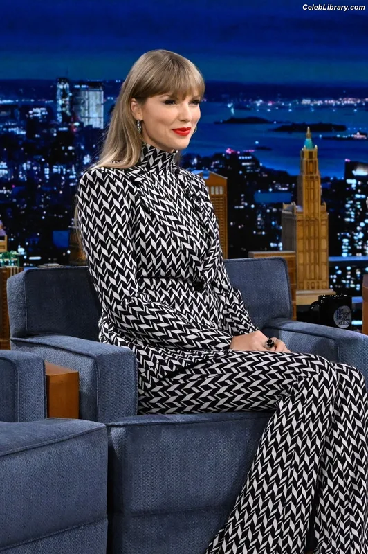 Taylor Swift photo 24 of 4190