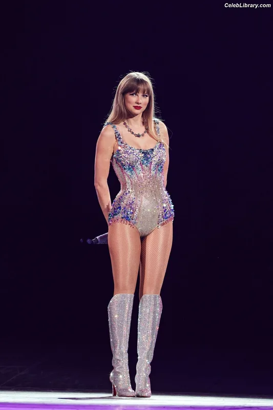 Taylor Swift photo 2 of 4190