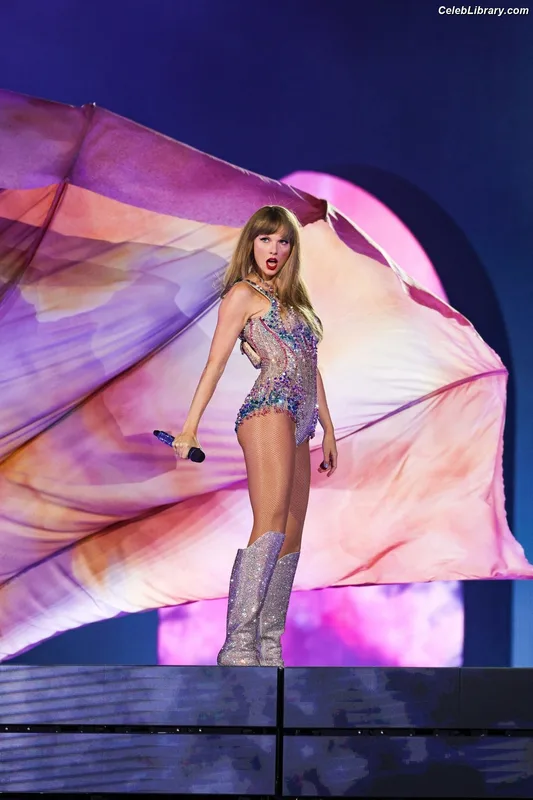 Taylor Swift photo 4 of 4190