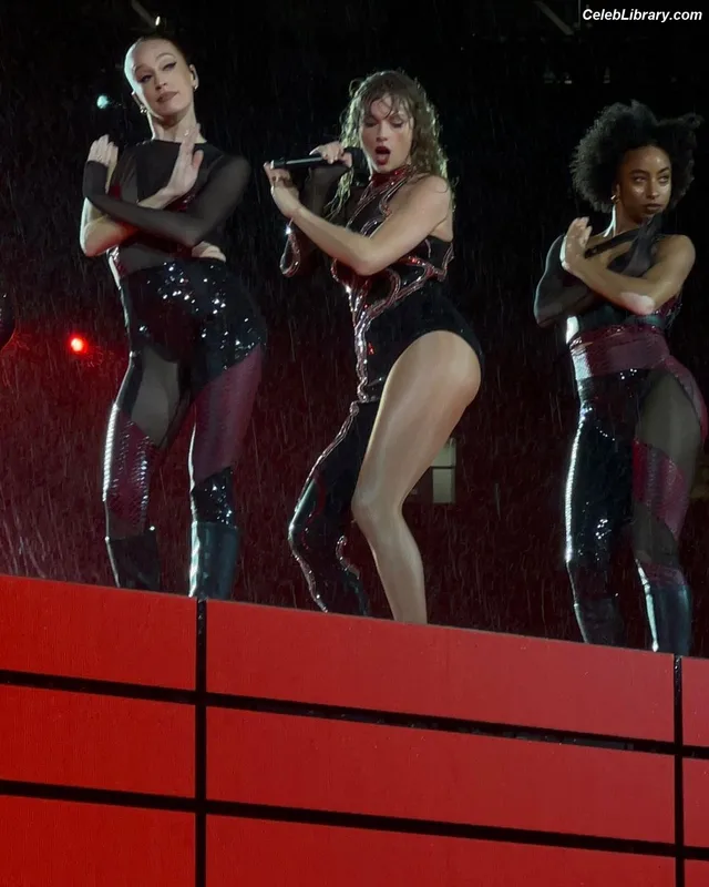 Taylor Swift photo 17 of 4190