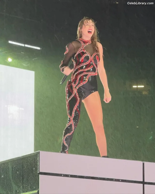 Taylor Swift photo 18 of 4190