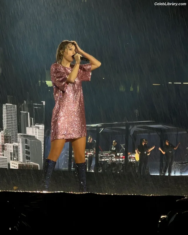 Taylor Swift photo 21 of 4190
