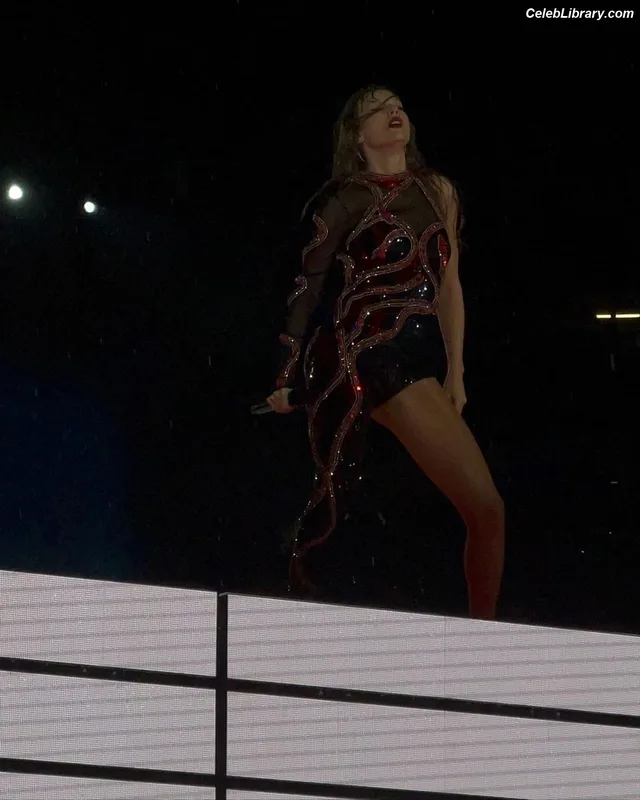 Taylor Swift photo 4 of 4190