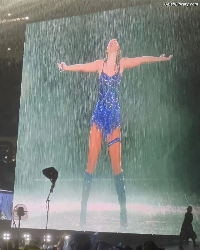 Taylor Swift photo 13 of 4190