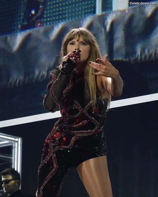 Taylor Swift photo 16 of 4190