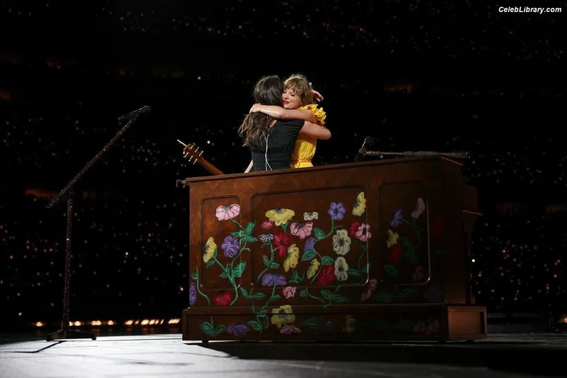 Taylor Swift photo 19 of 4190