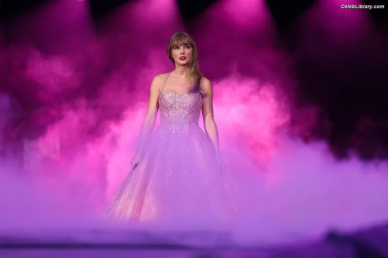 Taylor Swift photo 20 of 4190