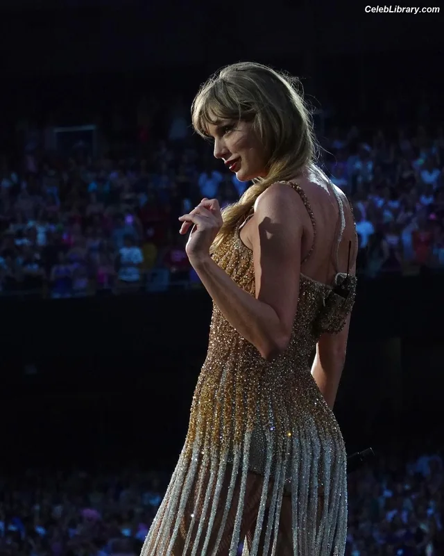 Taylor Swift photo 22 of 4190