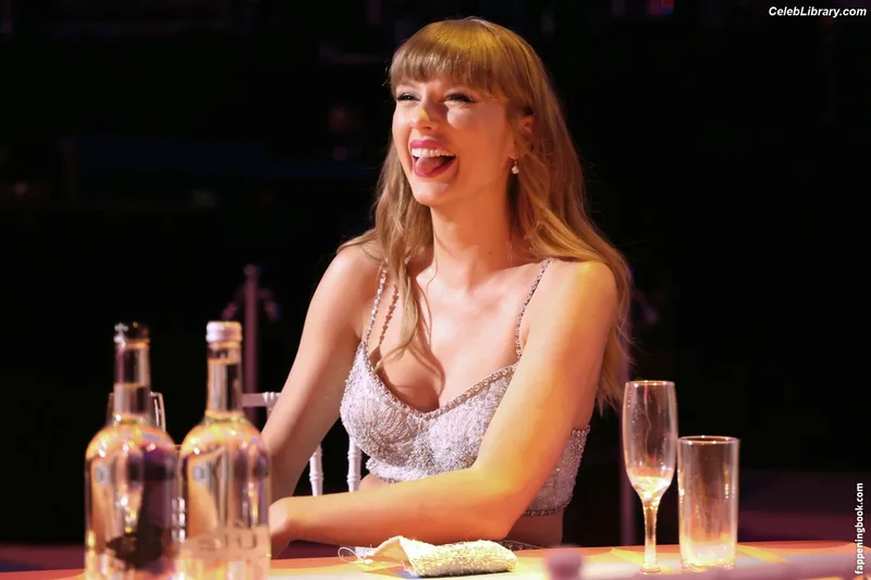 Taylor Swift photo 7 of 4190