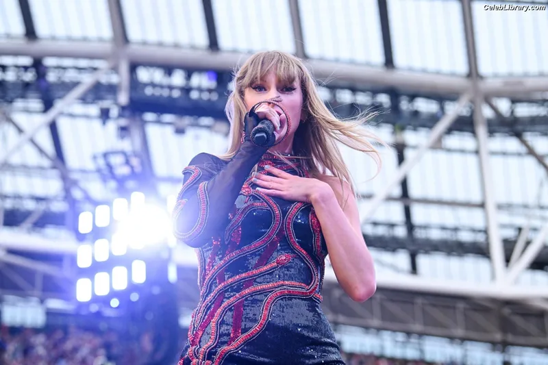 Taylor Swift photo 6 of 4190