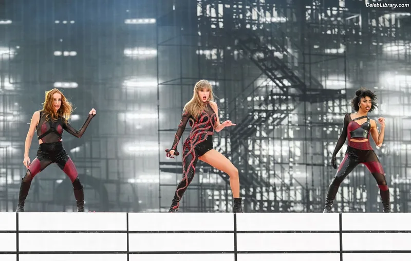 Taylor Swift photo 8 of 4190
