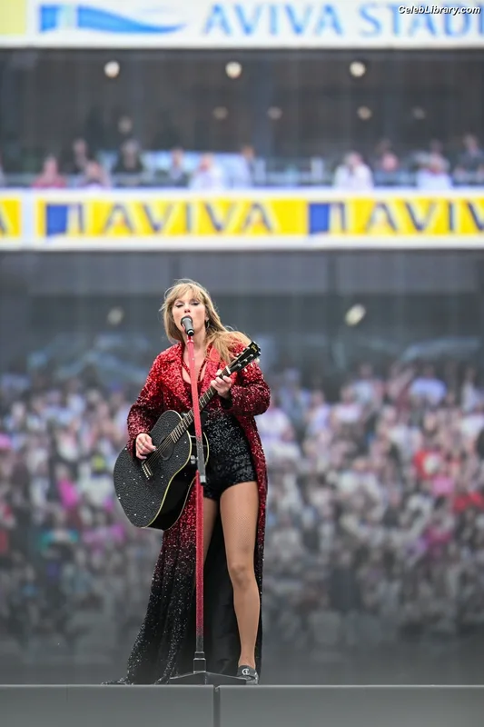 Taylor Swift photo 12 of 4190