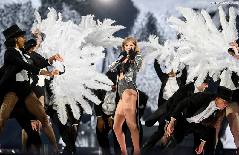 Taylor Swift photo 18 of 4190
