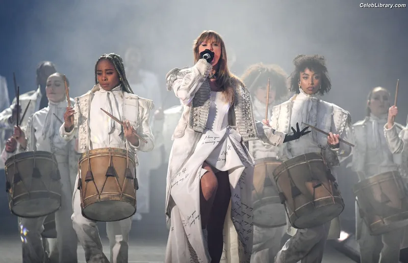 Taylor Swift photo 22 of 4190