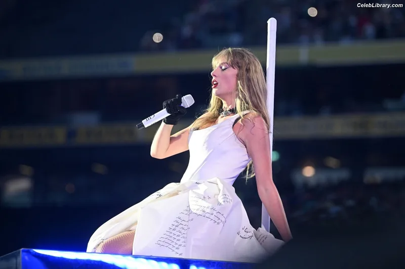 Taylor Swift photo 2 of 4190