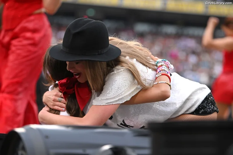 Taylor Swift photo 5 of 4190